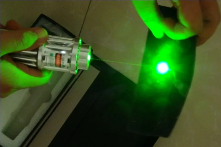 Green Red Laser Pointer 500w 500000m 532nm High Power Military Flashlight Light Burning Match Candle Lit Cigarette Wicked Huntin
Green Red Laser Pointer 500w 500000m 532nm High Power Military Flashlight Light Burning Match Candle Lit Cigarette Wicked Huntin