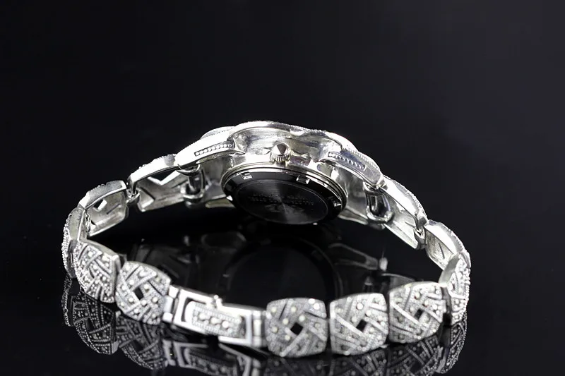 Character silver items S925 pure silver ornaments new mark "antique watch Thai manual exaggerated female model
Character silver items S925 pure silver ornaments new mark "antique watch Thai manual exaggerated female model