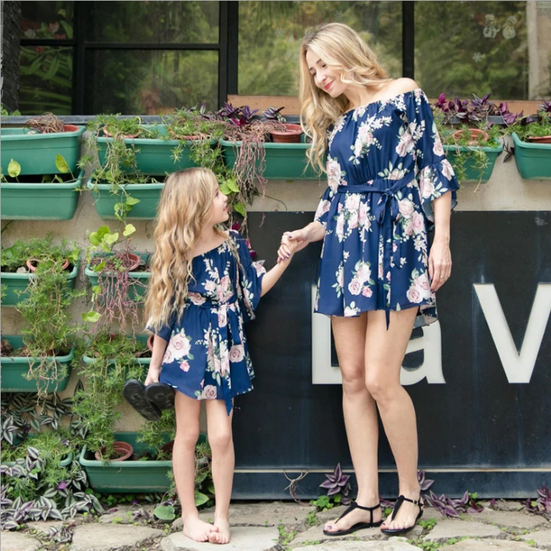 New Fashion Street Short Sleeve Family Matching Outfits Mom and Daughter Matching Clothes Dresses for Mothers and Girls
New Fashion Street Short Sleeve Family Matching Outfits Mom and Daughter Matching Clothes Dresses for Mothers and Girls