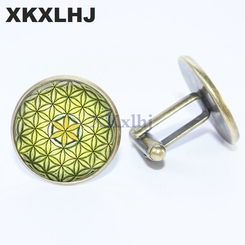 XKXLHJ New Mandala Blue Flower of Life Bronze Cuff Art Glass Hang Button Sacred Geometry Cuff Handmade Jewelry Female Gift
XKXLHJ New Mandala Blue Flower of Life Bronze Cuff Art Glass Hang Button Sacred Geometry Cuff Handmade Jewelry Female Gift