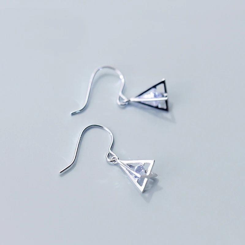 MloveAcc 100% 925 Sterling Silver Three-dimensional Solid Triangle Drop Earrings with Clear CZ for Women Jewelry Brincos
MloveAcc 100% 925 Sterling Silver Three-dimensional Solid Triangle Drop Earrings with Clear CZ for Women Jewelry Brincos