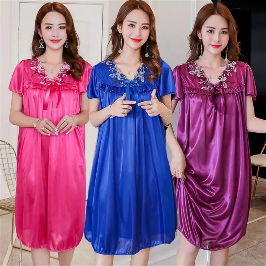 Summer Women Nightgown New Short-sleeved V-neck Sexy Ice Silk Nightdress Loose Large Size Simulation Silk Nightgown Home Service
Summer Women Nightgown New Short-sleeved V-neck Sexy Ice Silk Nightdress Loose Large Size Simulation Silk Nightgown Home Service