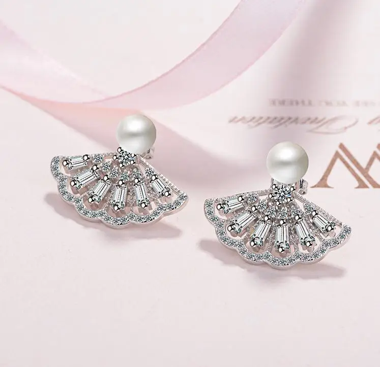 New Arrival Elegant Fan-shaped Cubic Zirconia Plastic Pearl 925 Sterling Silver Female Stud Earrings Jewelry For Women Gift
New Arrival Elegant Fan-shaped Cubic Zirconia Plastic Pearl 925 Sterling Silver Female Stud Earrings Jewelry For Women Gift