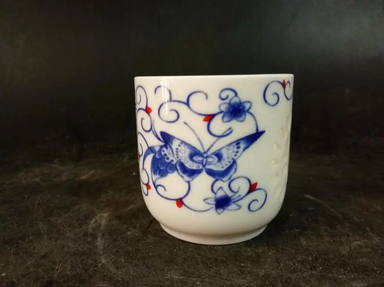 Ancient porcelain, pastel blue and white porcelain plum orchid bamboo chrysanthemum, bowl with fitted cover cups.
Ancient porcelain, pastel blue and white porcelain plum orchid bamboo chrysanthemum, bowl with fitted cover cups.