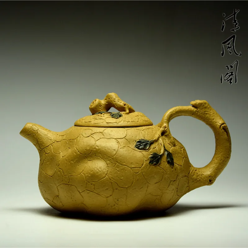 210ml Authentic Yixing Rare Gold Mud Teapot Famous Chinese Kung Fu Tea Zisha Tea Pot Pu'er Tea Black Tea Gift Free Shipping
210ml Authentic Yixing Rare Gold Mud Teapot Famous Chinese Kung Fu Tea Zisha Tea Pot Pu'er Tea Black Tea Gift Free Shipping