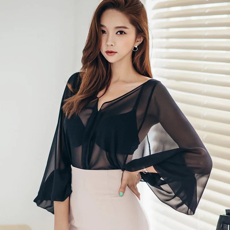 Women 2019 Fashion Summer Blouse V-neck Batwing Sleeve Sexy See-through Chiffon Shirt Ladies Loose Shirt Top Blusa Mujer Chemise
Women 2019 Fashion Summer Blouse V-neck Batwing Sleeve Sexy See-through Chiffon Shirt Ladies Loose Shirt Top Blusa Mujer Chemise