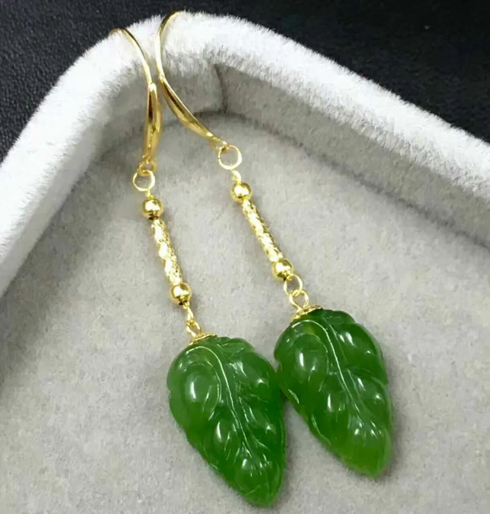 Beautiful female models of pure natural and nephrite jade 18K gold inlaid spinach green leaves earbob
Beautiful female models of pure natural and nephrite jade 18K gold inlaid spinach green leaves earbob