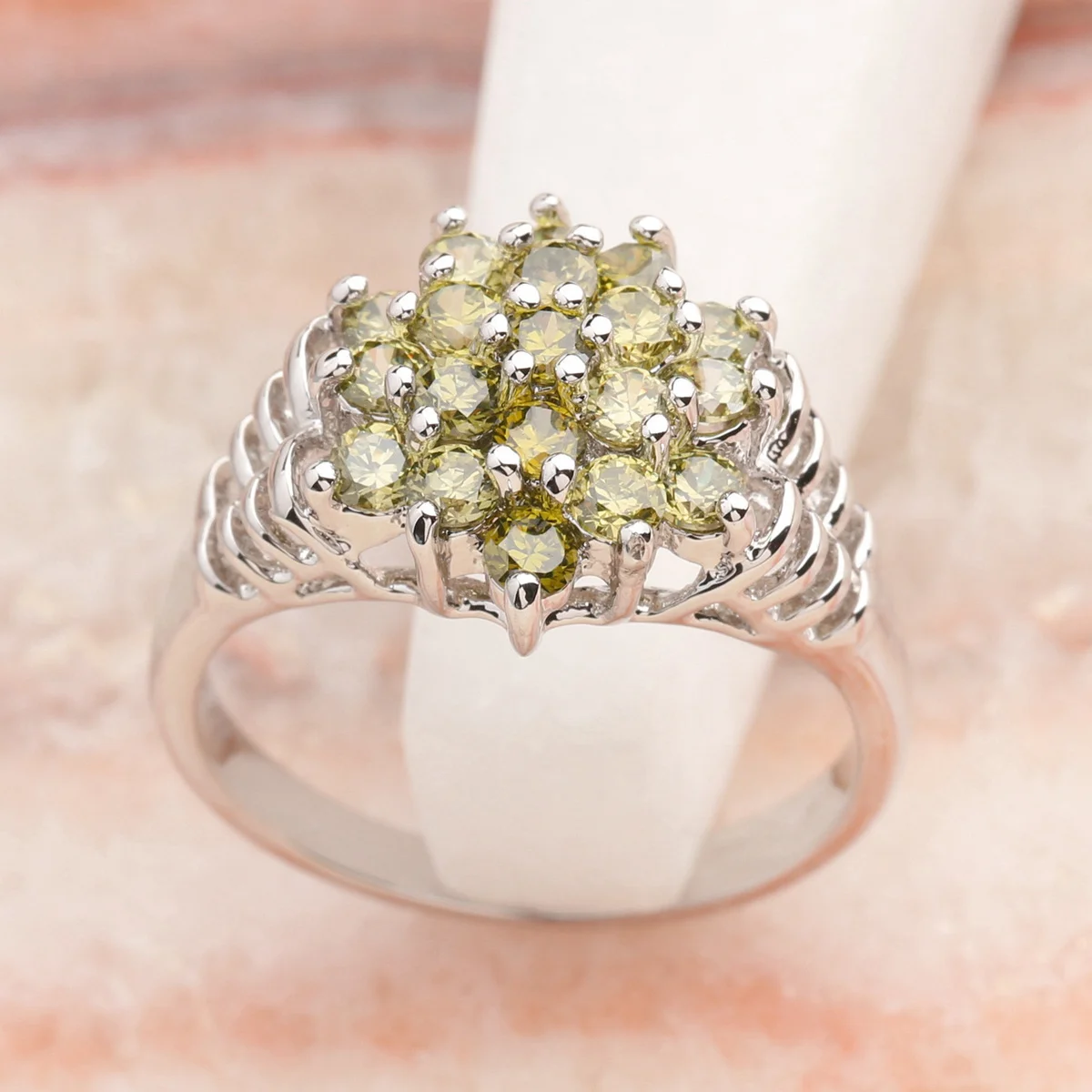 Драгоценное кольцо оливина Peridot 3*3 мм, полудрагоценное серебро, Крутое женское кольцо Q2302
Драгоценное кольцо оливина Peridot 3*3 мм, полудрагоценное серебро, Крутое женское кольцо Q2302