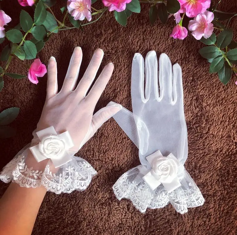 Women's elegant flower white perspective short mesh gloves female sexy sunscreen lace driving glove R1727
Women's elegant flower white perspective short mesh gloves female sexy sunscreen lace driving glove R1727