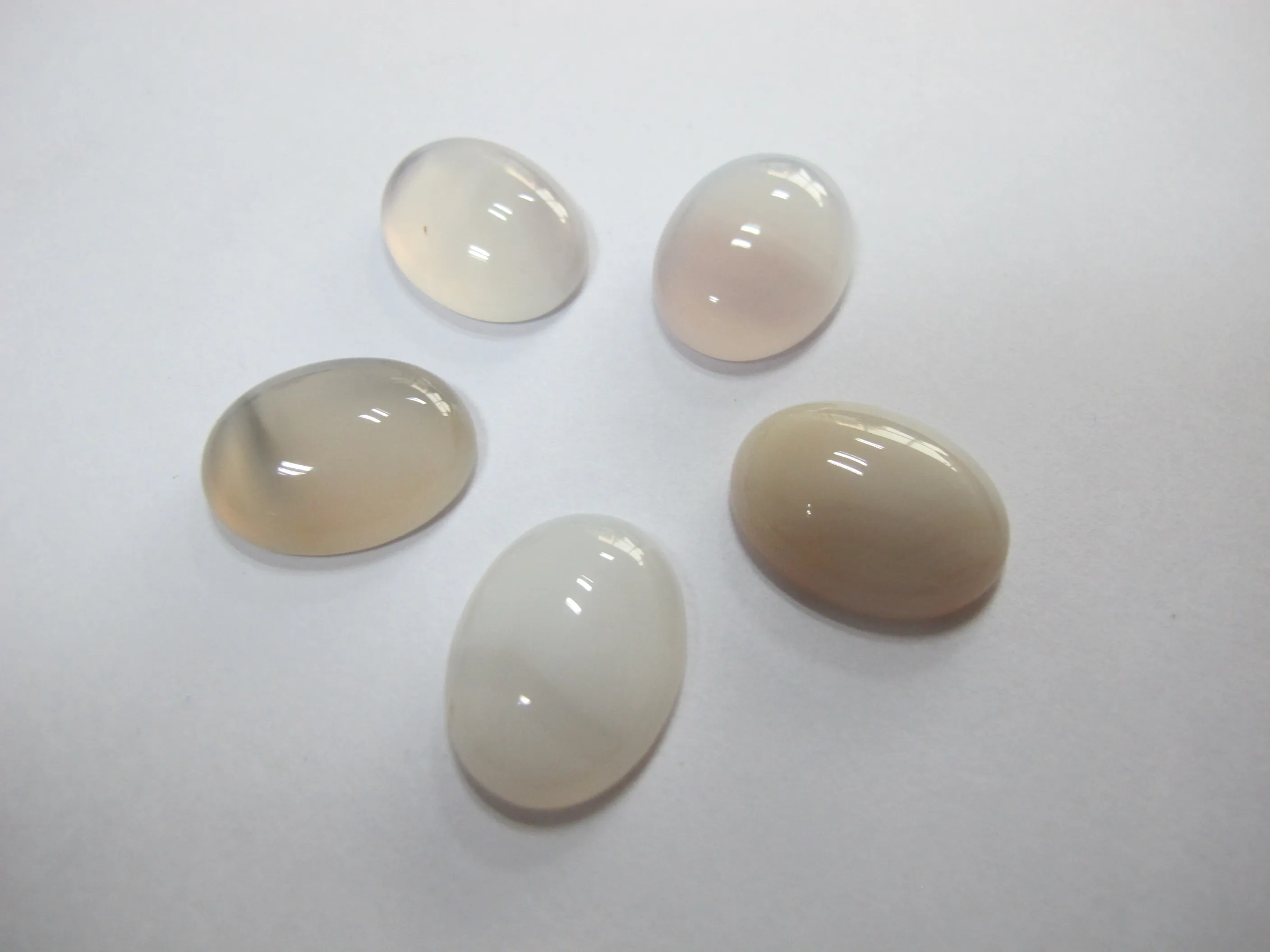 

Wholesale 3pcs/lot Natural White Carnelian Agate Bead Cabochon 18x25mm Oval Gem Stone Jewelry Ring Face Cabochons