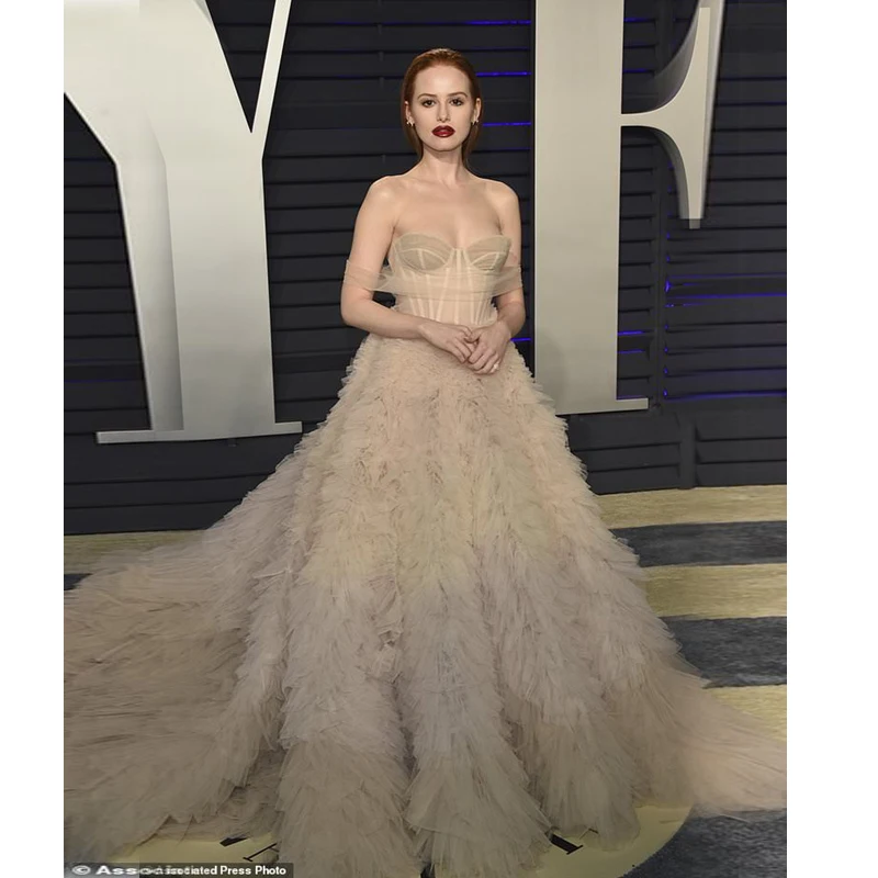 High Quality Elegant Maxi Dress 2019 Sweet Cream Strapless Sheer Mesh Bridesmaid Gown Bow Long Celebrity Party Dresses Vestidos
High Quality Elegant Maxi Dress 2019 Sweet Cream Strapless Sheer Mesh Bridesmaid Gown Bow Long Celebrity Party Dresses Vestidos