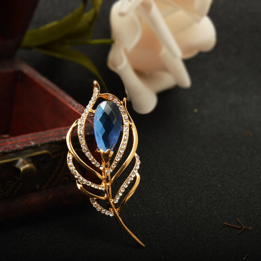 4 Colors 2019 Crystal Leaf Red Stone Women Brooches Gold feather Broche Broches Hijab Pin Brosh Broshi Boutonniere Male Badge
4 Colors 2019 Crystal Leaf Red Stone Women Brooches Gold feather Broche Broches Hijab Pin Brosh Broshi Boutonniere Male Badge