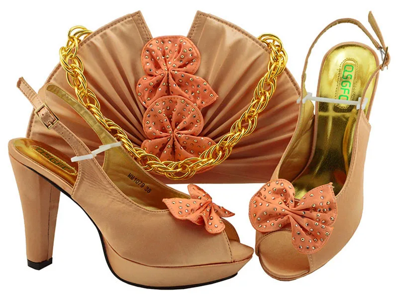 Peach Color Thin Heels 11.5cm Shoes and Bag To Match Italian African Wedding Shoes and Bag Set Matching Italian Shoe and Bag Set
Peach Color Thin Heels 11.5cm Shoes and Bag To Match Italian African Wedding Shoes and Bag Set Matching Italian Shoe and Bag Set