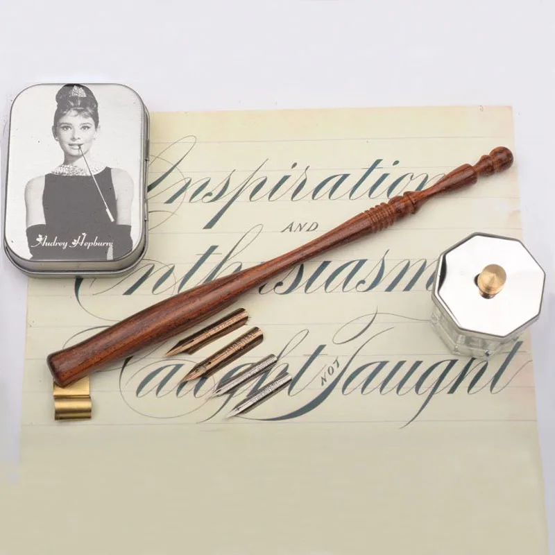 New Handmade Rosewood Oblique Calligraphy Dip Pen Set with 4 Nibs 1 Fount Pen Holder Nib Case Copperplate Script Dip Pen
New Handmade Rosewood Oblique Calligraphy Dip Pen Set with 4 Nibs 1 Fount Pen Holder Nib Case Copperplate Script Dip Pen