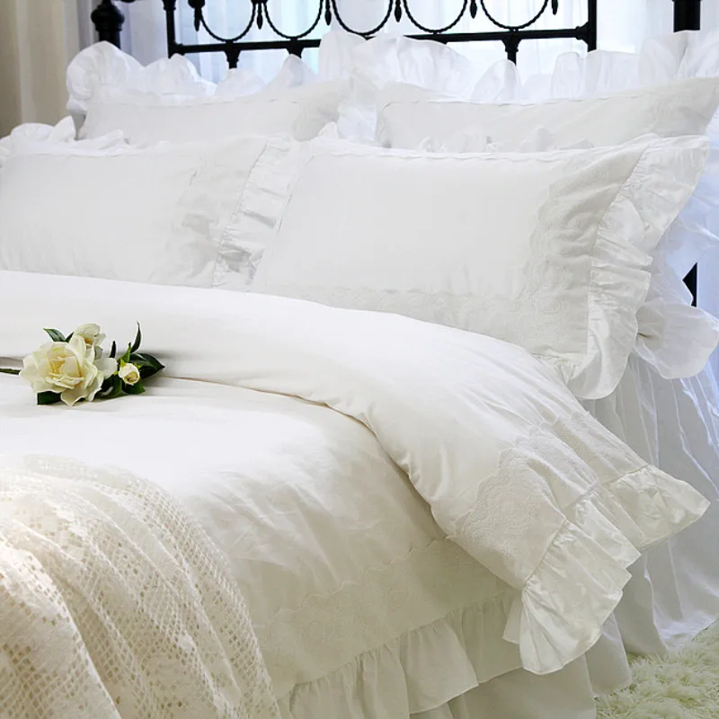 Top Romantic lace bedding set European Embroidery bedding ruffle bed set princess king bedding set duvet cover set 100% cotton
Top Romantic lace bedding set European Embroidery bedding ruffle bed set princess king bedding set duvet cover set 100% cotton