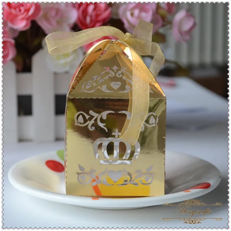 Laser cut Chinese wedding return gift favor boxes in pearl and metallic paper
Laser cut Chinese wedding return gift favor boxes in pearl and metallic paper