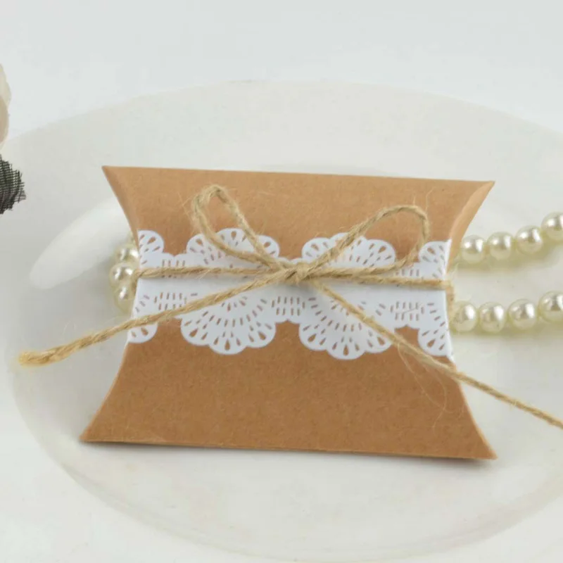 50pcs Lace Kraft Paper Pillow Favor Gift Box Wedding Party Favor Gift Candy Box Paper Gift Box Bag Event Party Supplies
50pcs Lace Kraft Paper Pillow Favor Gift Box Wedding Party Favor Gift Candy Box Paper Gift Box Bag Event Party Supplies