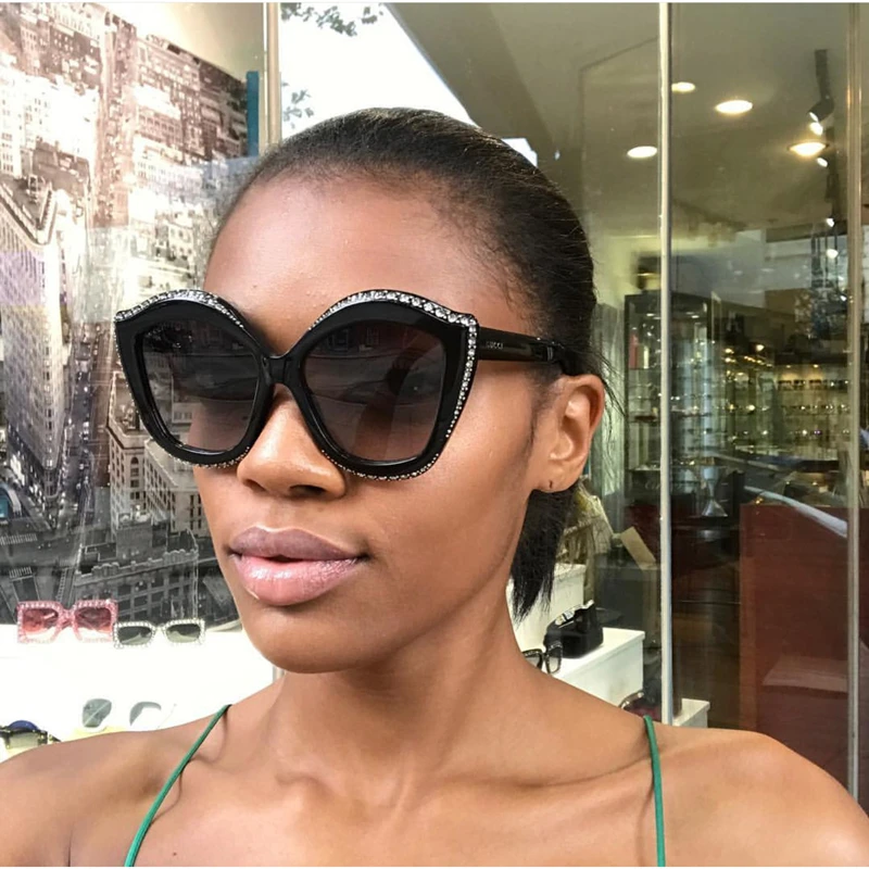 Lip Shape Diamond Sunglasses Women Brand Designer Luxury Crystal Sun Glasses Gradient Rhinestone Lens OVersized Eyewear UV400
Lip Shape Diamond Sunglasses Women Brand Designer Luxury Crystal Sun Glasses Gradient Rhinestone Lens OVersized Eyewear UV400