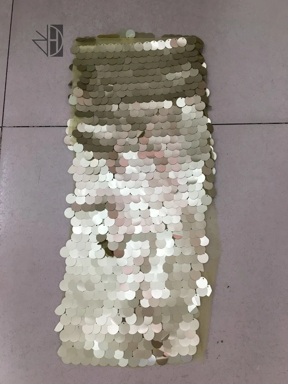 New Coming J-72012 French Tulle Lace Fabric with sequins best Quality sequins Lace Fabric for fashion dress
New Coming J-72012 French Tulle Lace Fabric with sequins best Quality sequins Lace Fabric for fashion dress