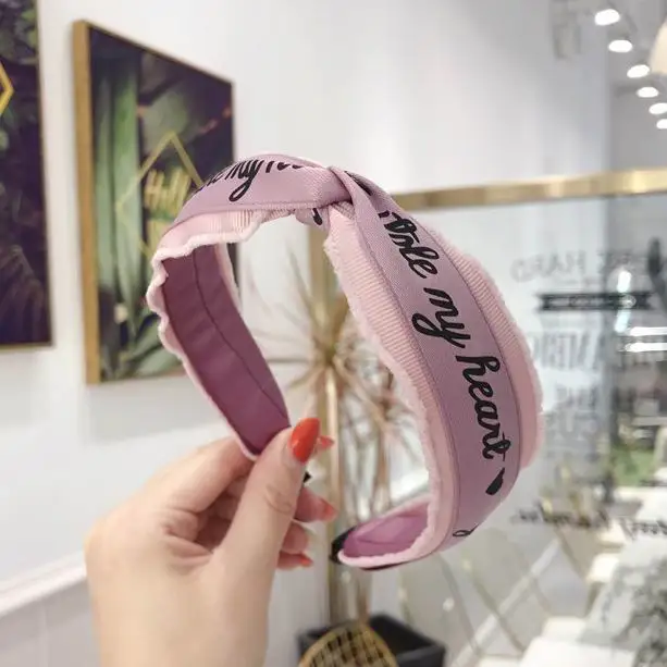 Korea New Patchwork Cloth Hairbands For Women Hair Accessories English Letter Print Top Knotted Hair Bands Headwear Wholesale
Korea New Patchwork Cloth Hairbands For Women Hair Accessories English Letter Print Top Knotted Hair Bands Headwear Wholesale
