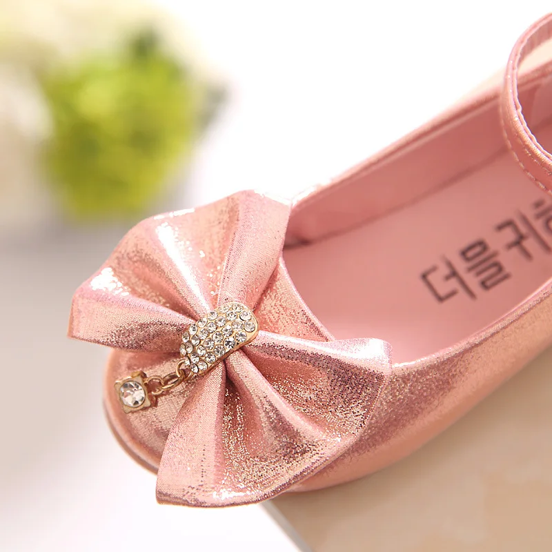 Gold pink silver Childrens shoes Girl Shiny bows Rhinestone Princess shoes dancing shoes Spring Dance Wedding Party Shoes
Gold pink silver Childrens shoes Girl Shiny bows Rhinestone Princess shoes dancing shoes Spring Dance Wedding Party Shoes