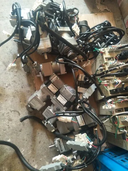 Servo MOTOR R7M-AP10030 , Used one , 90% appearance new , 3 months warranty , fast shipping
Servo MOTOR R7M-AP10030 , Used one , 90% appearance new , 3 months warranty , fast shipping