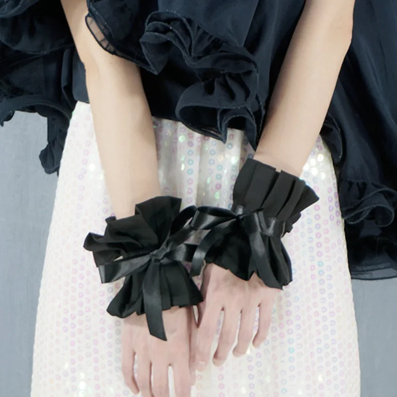 Fashionable black bows decorate fake beaded Tassel sleeve gauze fantastic sense flowing Department perspective decorated
Fashionable black bows decorate fake beaded Tassel sleeve gauze fantastic sense flowing Department perspective decorated