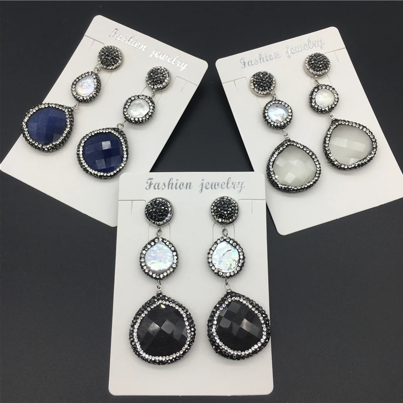 Water drop faceted Crystal and pearl With Rhinestone Paved edges Drop Earrings MY1398
Water drop faceted Crystal and pearl With Rhinestone Paved edges Drop Earrings MY1398