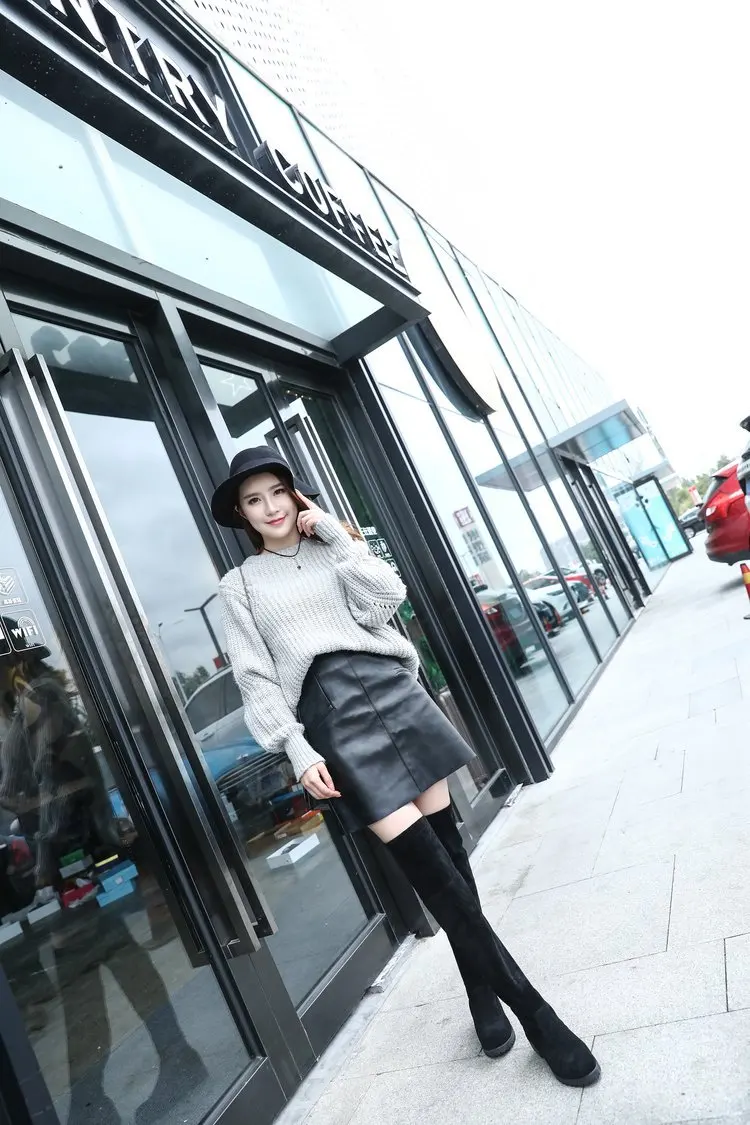 Over-knee boots New style thin-legged suede round head thick heel and low heel ladies fashion boots in autumn and winter shoes
Over-knee boots New style thin-legged suede round head thick heel and low heel ladies fashion boots in autumn and winter shoes
