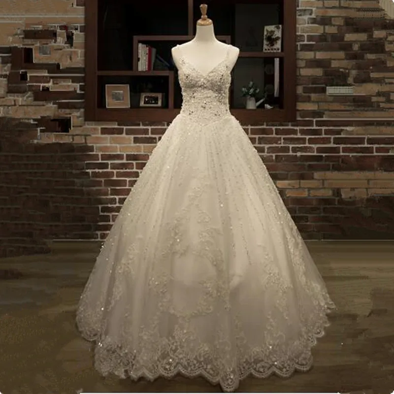 Luxury Vestido de Noiva Appliques Lace Beading Princess Wedding Dresses 2021 V Neck Spaghetti Straps Ball Gown Bridal Dress
Luxury Vestido de Noiva Appliques Lace Beading Princess Wedding Dresses 2021 V Neck Spaghetti Straps Ball Gown Bridal Dress