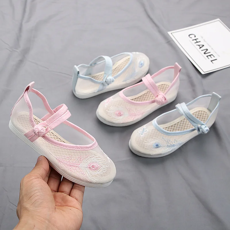 Children's shoes summer breathable Chinese style embroidery girls sandals national wind show shoes net shoes 
Children's shoes summer breathable Chinese style embroidery girls sandals national wind show shoes net shoes