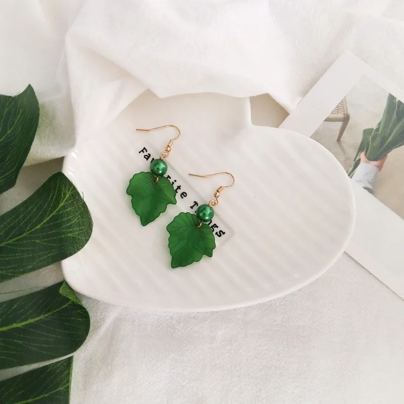 White orange green summer Korean earrings simple leaves wild maple leaf earrings earrings women accessories
White orange green summer Korean earrings simple leaves wild maple leaf earrings earrings women accessories