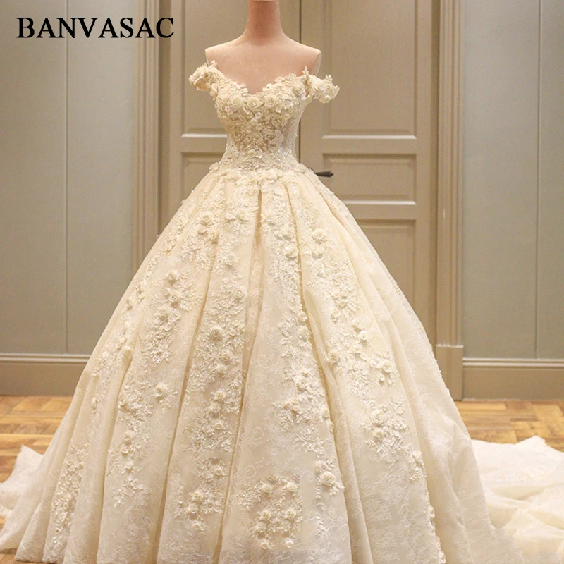 BANVASAC 2018 Real Photos Boat Neck Ball Gown Wedding Dresses Lace Appliques Flowers Plus Size Cathedral Train Bridal Gowns
BANVASAC 2018 Real Photos Boat Neck Ball Gown Wedding Dresses Lace Appliques Flowers Plus Size Cathedral Train Bridal Gowns