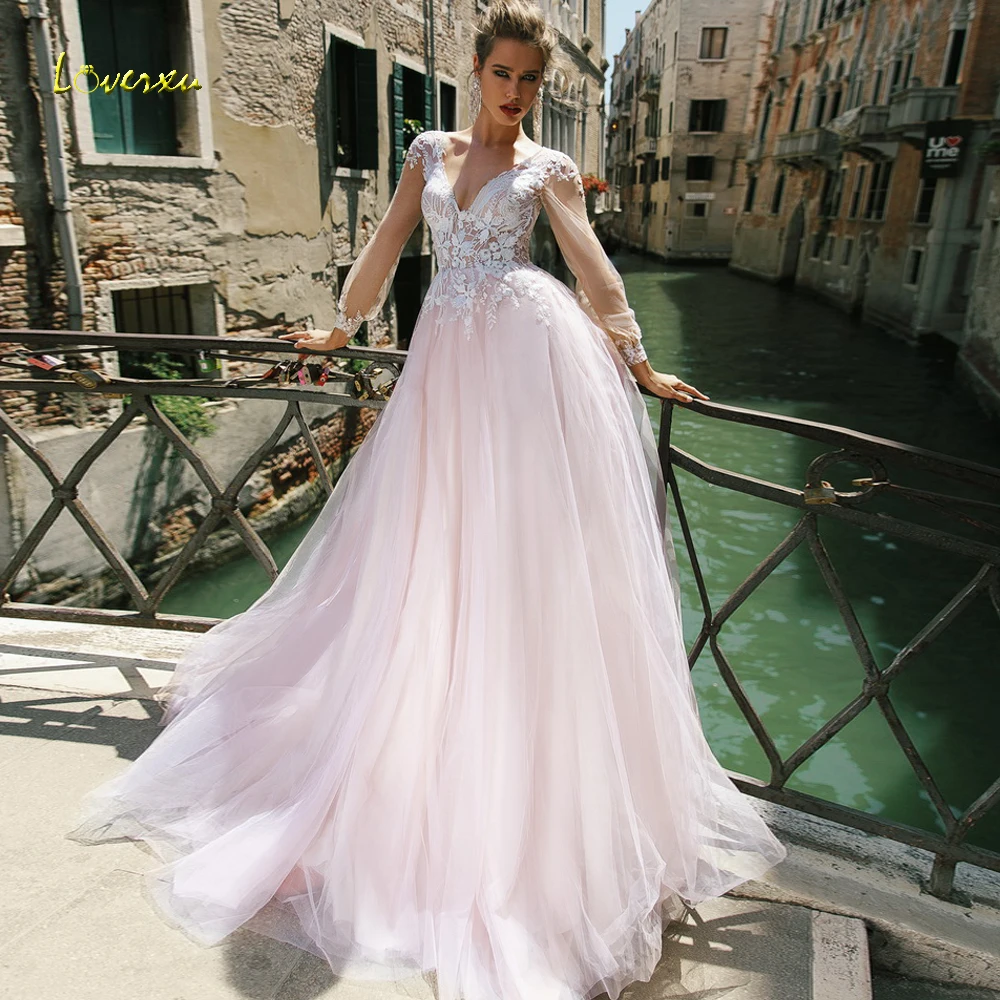 Loverxu Sexy Backless Long Sleeve A Line Wedding Dresses 2022 Luxury V Neck Applique Lace Court Train Vintage Bridal Gowns
Loverxu Sexy Backless Long Sleeve A Line Wedding Dresses 2022 Luxury V Neck Applique Lace Court Train Vintage Bridal Gowns