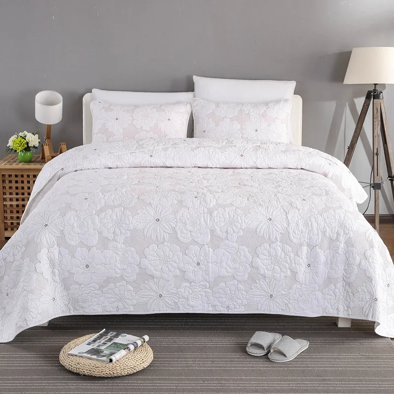 3pcs elegant European embroidered quilted cotton bed cover patchwork quilt bedspread full queen king size colcha de cama casal
3pcs elegant European embroidered quilted cotton bed cover patchwork quilt bedspread full queen king size colcha de cama casal