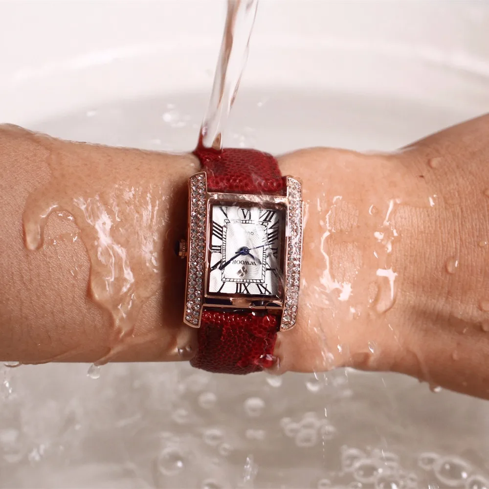 WWOOR Famous Brand Women Watches Leather Strap Analog Quartz Wristwatches Rhinestones Ladies watch montre femme Clock Women
WWOOR Famous Brand Women Watches Leather Strap Analog Quartz Wristwatches Rhinestones Ladies watch montre femme Clock Women