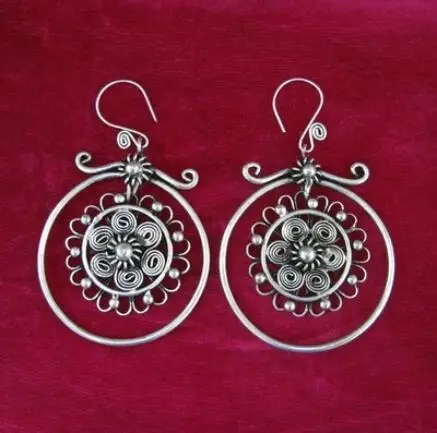 Guizhou handmade Miao silver jewelry personalized earrings classic large circle flower earrings
Guizhou handmade Miao silver jewelry personalized earrings classic large circle flower earrings