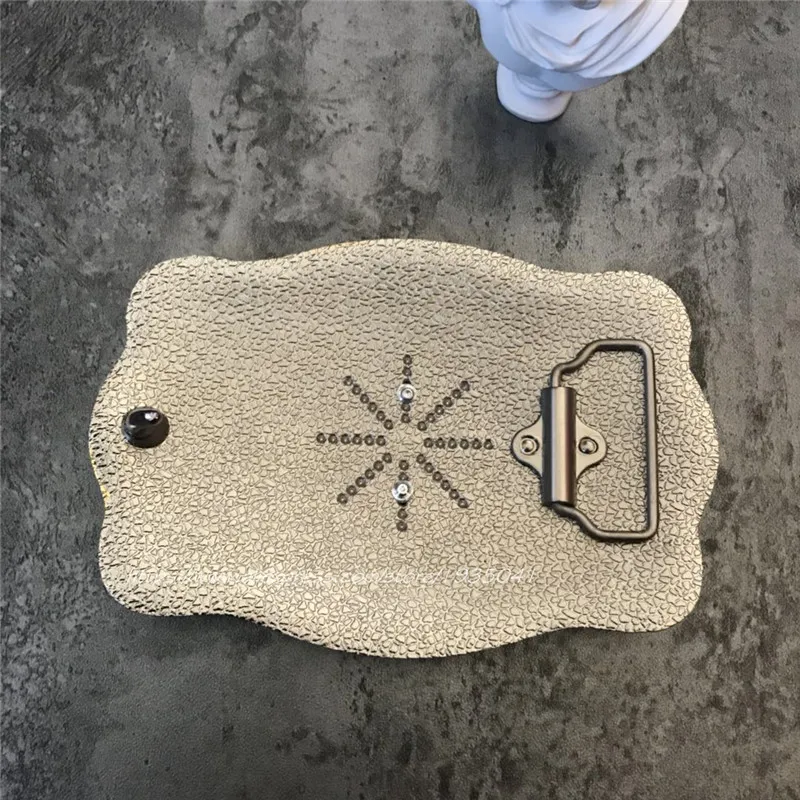 Retail High quality Luxury Alloy Golden Belt Buckle Fashion Letter Z Buckles For 4cm Wide Belt Men Jeans accessories
Retail High quality Luxury Alloy Golden Belt Buckle Fashion Letter Z Buckles For 4cm Wide Belt Men Jeans accessories