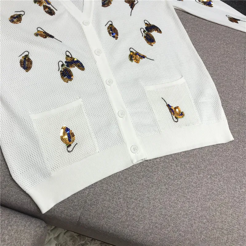 Luxury Designer Brand Knitted Cardigans for Women V Neck Golden Leaf Sequin Embroidery Hollow Out Knitted Loose Sweater
Luxury Designer Brand Knitted Cardigans for Women V Neck Golden Leaf Sequin Embroidery Hollow Out Knitted Loose Sweater