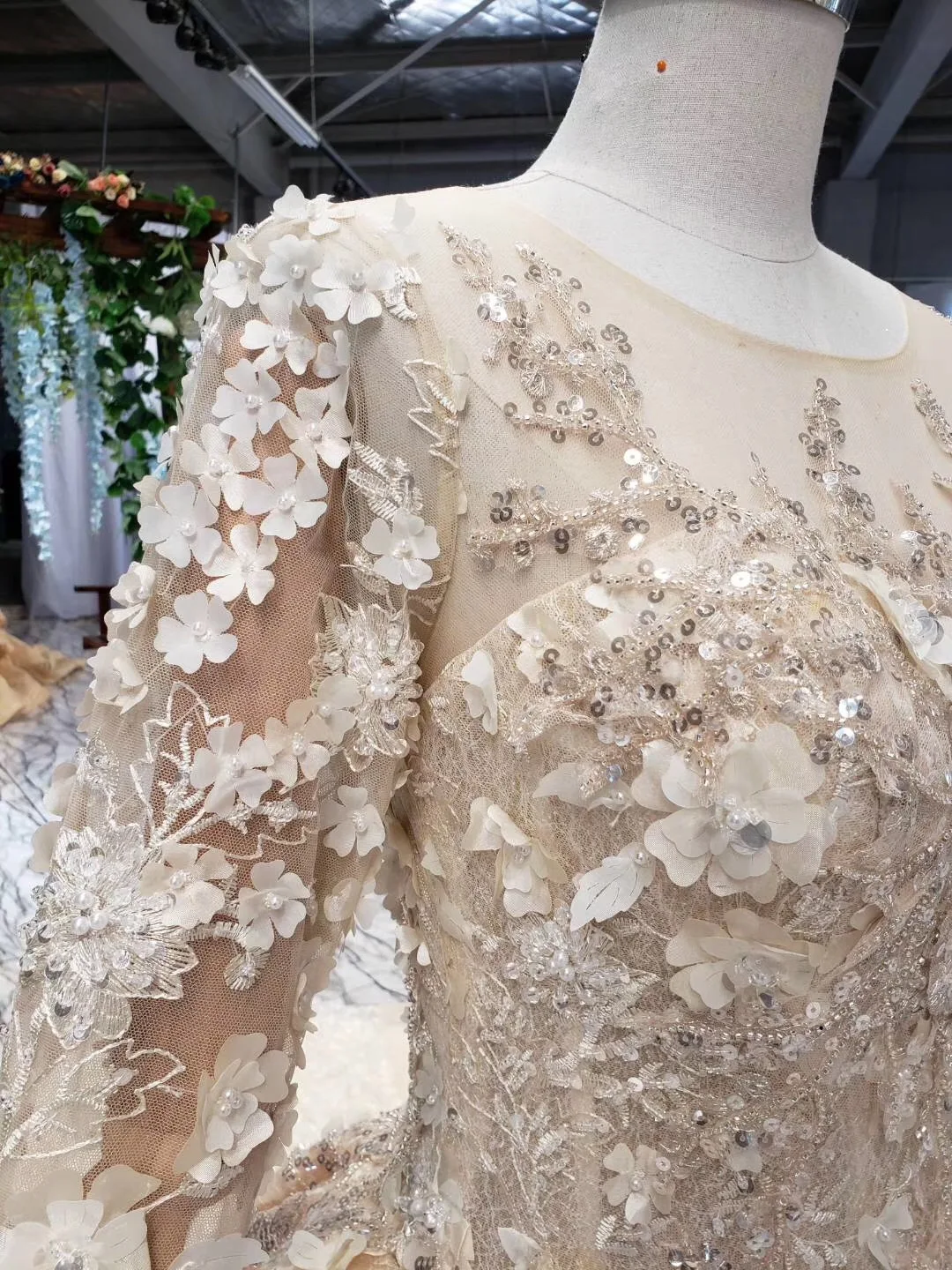 Champagne Lace Wedding Dresses Full Sleeves Beaded Sequined Ball Gown 3d Flowers Romantic Lace Up Bridal Gowns Luxury Customize
Champagne Lace Wedding Dresses Full Sleeves Beaded Sequined Ball Gown 3d Flowers Romantic Lace Up Bridal Gowns Luxury Customize