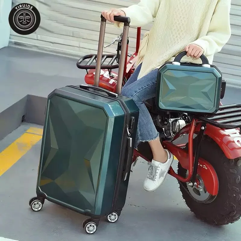 Creative trolley travel suitcase with cosmetic case men women 2PCS/SET rolling luggage fashion personality carry on luggage
Creative trolley travel suitcase with cosmetic case men women 2PCS/SET rolling luggage fashion personality carry on luggage