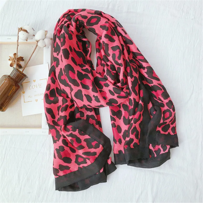 2020 Spain Luxury Fashion Sexy Pink Leopard Dot Viscose Shawl Scarf Autumn High Quality Soft Pashmina Foulard Muslim Hijab Sjaal
2020 Spain Luxury Fashion Sexy Pink Leopard Dot Viscose Shawl Scarf Autumn High Quality Soft Pashmina Foulard Muslim Hijab Sjaal