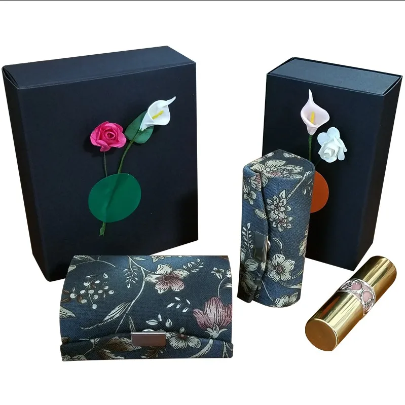 1pcs Lipstick box wedding favor bridesmaid gift boxes pink classic flower storage box with mirror women girls birthday gifts
1pcs Lipstick box wedding favor bridesmaid gift boxes pink classic flower storage box with mirror women girls birthday gifts