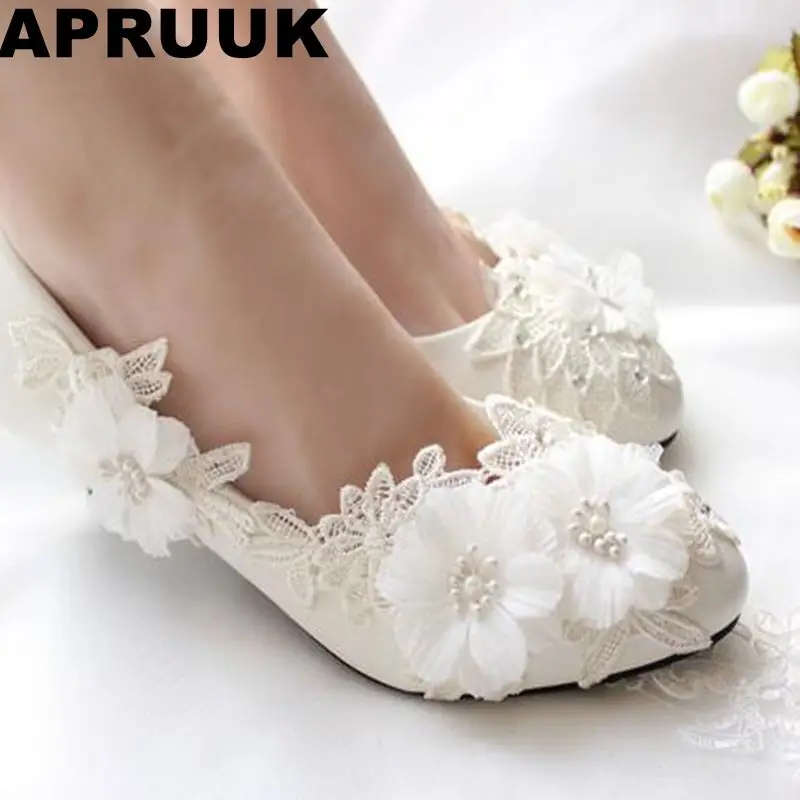 Fashion white lace flowers wedding shoes woman handmade low high heels round toes bridal brides wedding pumps shoes
Fashion white lace flowers wedding shoes woman handmade low high heels round toes bridal brides wedding pumps shoes
