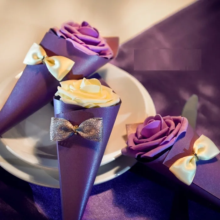 Free Shipping 50pcs lot purple Pink Green Red wedding birthday party favor gifts boxes Cone Shaped Rose paper favor holders
Free Shipping 50pcs lot purple Pink Green Red wedding birthday party favor gifts boxes Cone Shaped Rose paper favor holders