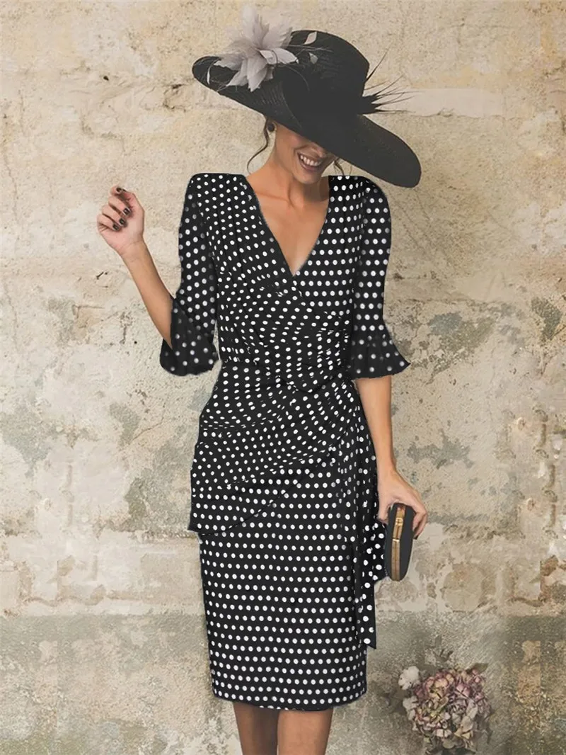 Фото Женское винтажное платье средней длины черное облегающее в - купить