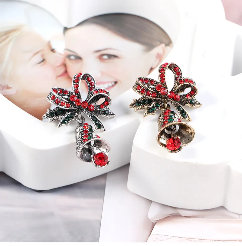 CINDY XIANG Cute Rhinestone Bell Brooches for Women Trendy Christmas Creative Pins Bow Accessories Dress Coat Jewelry Hot Sales
CINDY XIANG Cute Rhinestone Bell Brooches for Women Trendy Christmas Creative Pins Bow Accessories Dress Coat Jewelry Hot Sales