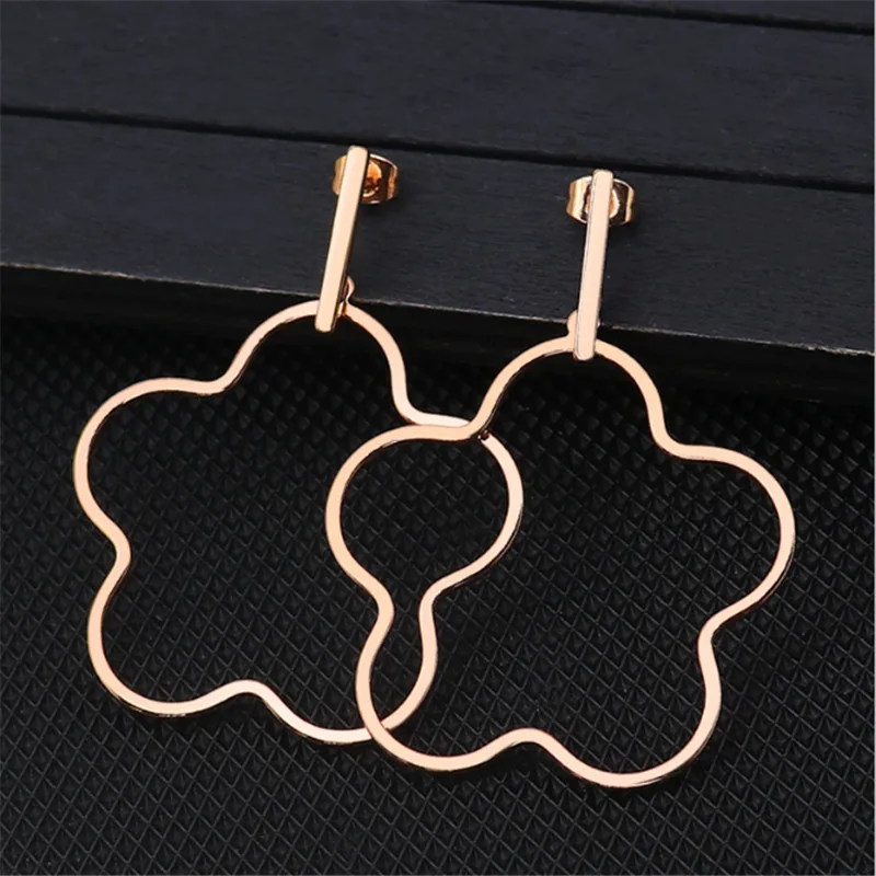 New Arrival Big Hyperbole Gold Color Triangle Heart Ear Piercing For Women Flower Stainless Steel Stud Earrings Fashion Jewelry 
New Arrival Big Hyperbole Gold Color Triangle Heart Ear Piercing For Women Flower Stainless Steel Stud Earrings Fashion Jewelry