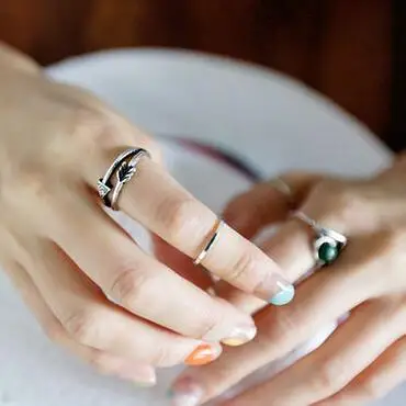 Korean Minimalist Retro Triangle Five-piece Combination Ring Fashion Green Zircon Index Finger Ring Arrow Tail Ring Jewelry
Korean Minimalist Retro Triangle Five-piece Combination Ring Fashion Green Zircon Index Finger Ring Arrow Tail Ring Jewelry