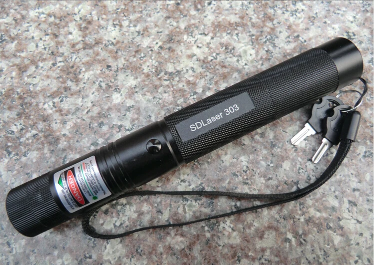 NEW Hunting 500w 50000m 532nm High Power Military Lazer Flashlight Green Laser Pointer Focus Burning Match Burn Cigarette
NEW Hunting 500w 50000m 532nm High Power Military Lazer Flashlight Green Laser Pointer Focus Burning Match Burn Cigarette